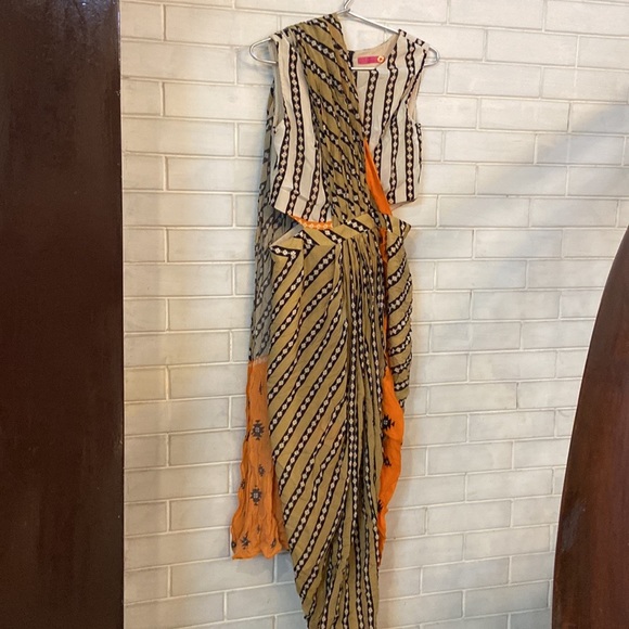 Draped saree designer(SOUP BY SOUGAT PAUL) - Picture 4 of 6